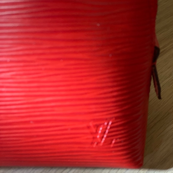SOLD Louis Vuitton Pochette Cosmetique EPI Leather Red - Picture 4 of 13